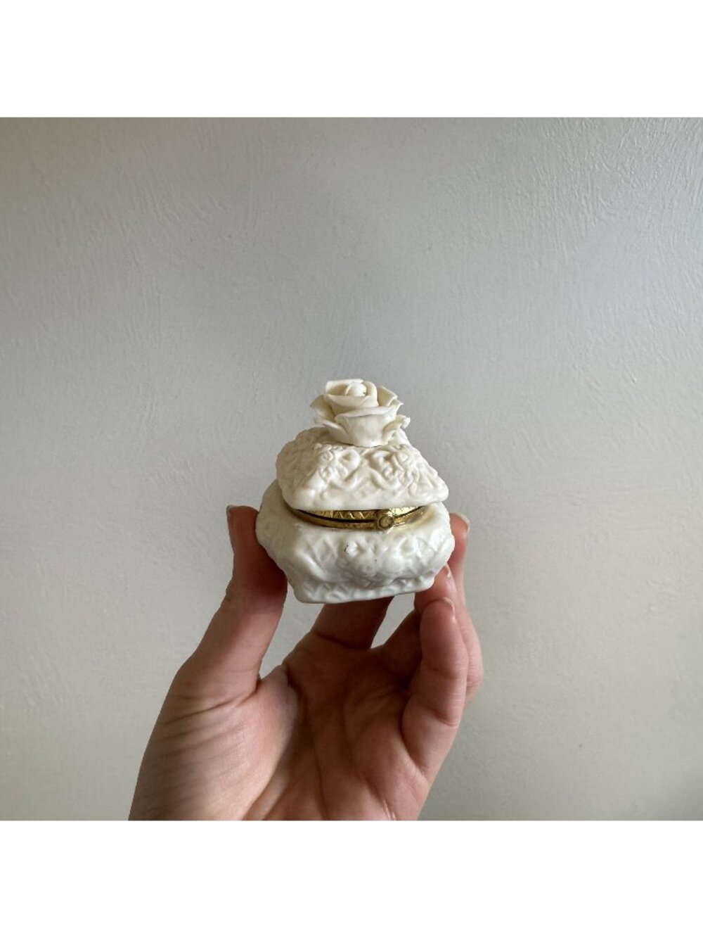 Vintage White Hinged Trinket Box - Sculpted Rose Top, Brass Trim & Bow Relief
